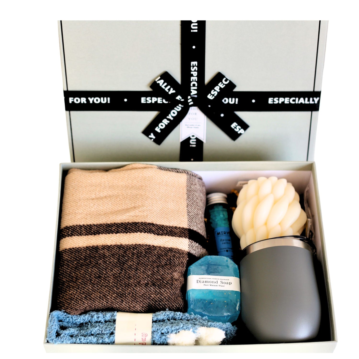 Set Gentleman’s Retreat cu termos izolat, eșarfă, șosete optimiste, sare de baie, săpun diamant și lumânare vanilie 1