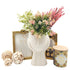 Set Art Blossom cu vază decorativă albă, buchet flori artificiale, ramă aurie și bomboane Ferrero Rocher într-o cutie elegantă