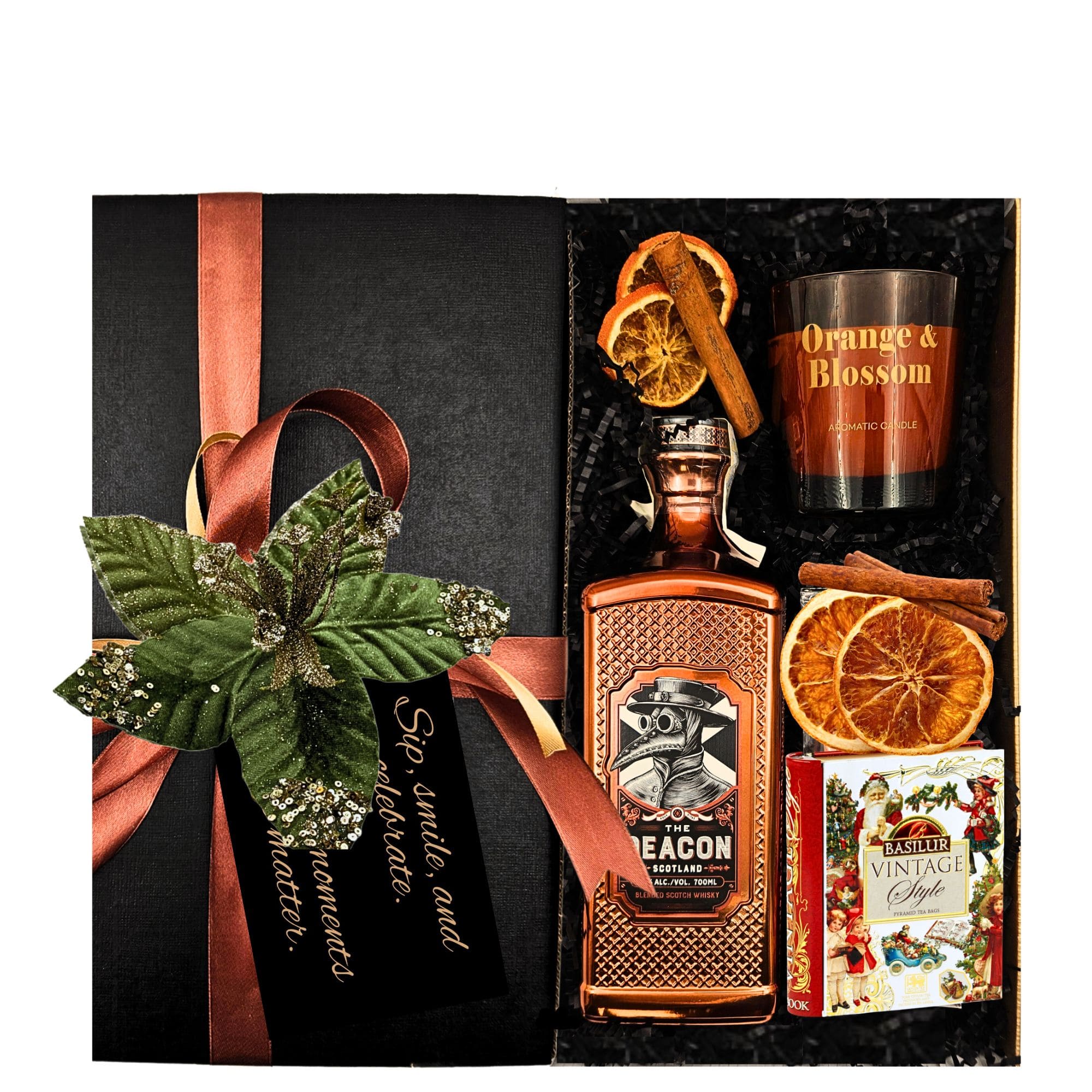Cadou Crăciun Whisky The Deacon cu lumânare Orange Blossom și ceai Basilur într-o cutie festivă