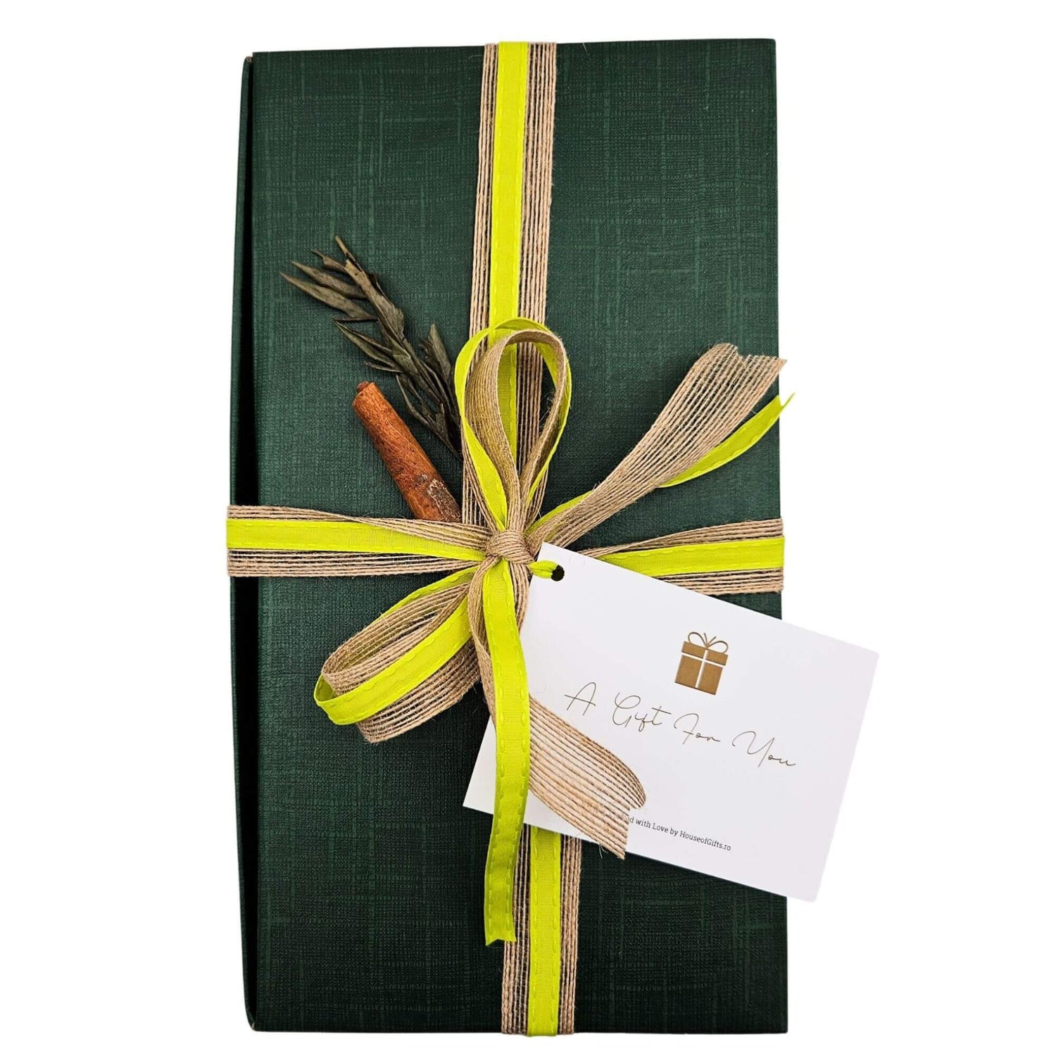 Coș Dor de Arome cu vin Cricova Chardonnay demidulce, ceai montan, miere bio, lumânare parfumată și bâț de miere într-o cutie rustica inchisa