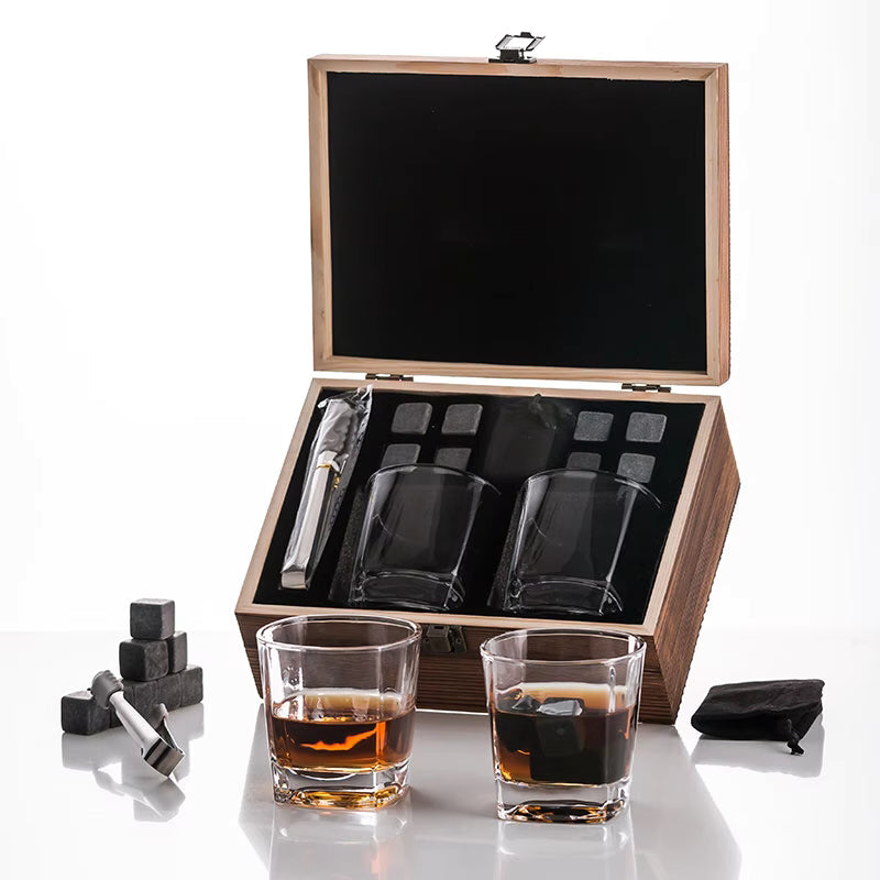 cadou barbati ce contine 2 pahare whisky intr-o cutie de lemn premium