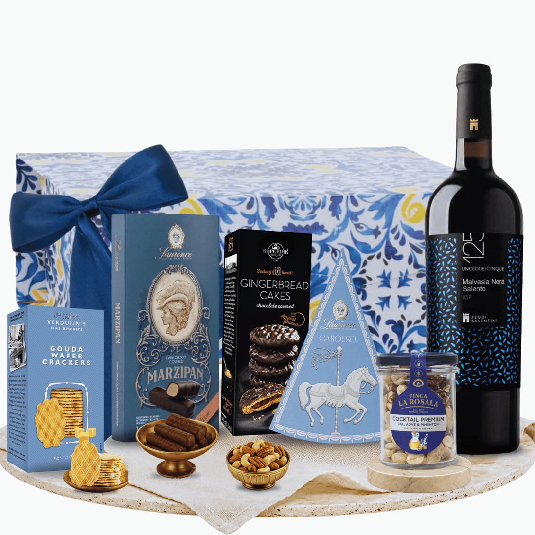 Coș cadou Crăciun Blue Signature cu vin Feudi Salentini și ciocolată Laurence