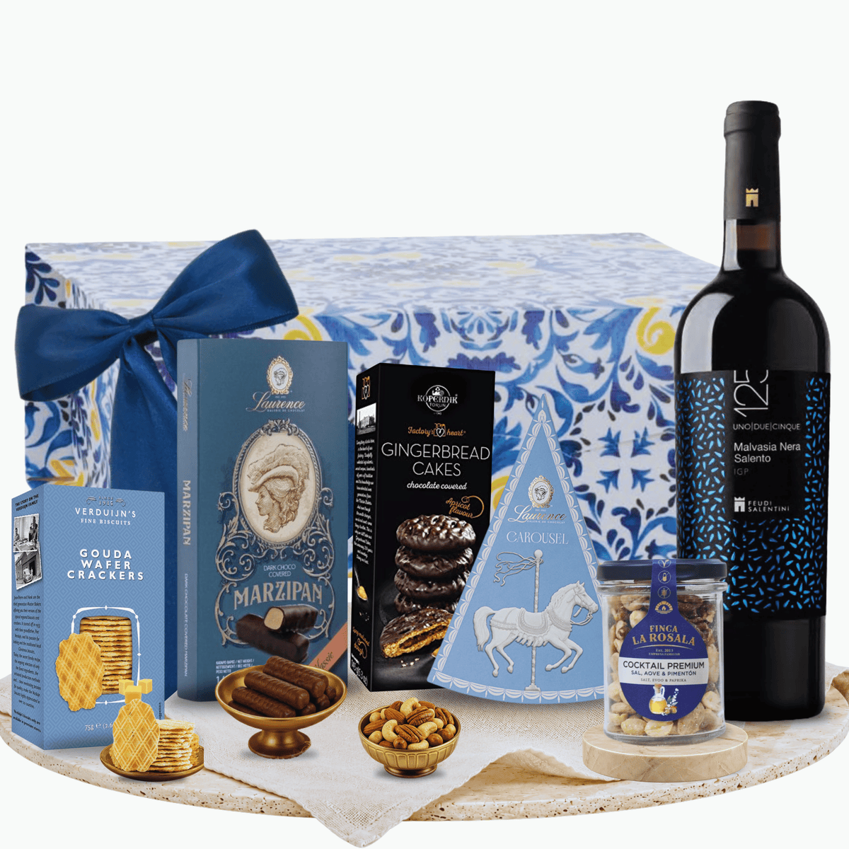 Cutie cadou Blue Signature cu vin roșu Feudi Salentini Malvasia și Laurence Choco-Pizza