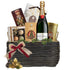 Coș Crăciun cu șampanie Moët & Chandon și dulciuri festive
