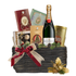 Coș Crăciun cu șampanie Moët & Chandon și dulciuri festive