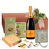 cadouri paste premium cu sampanie veuve clicquot si praline gourmet