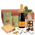 cadouri paste premium cu sampanie veuve clicquot si praline gourmet