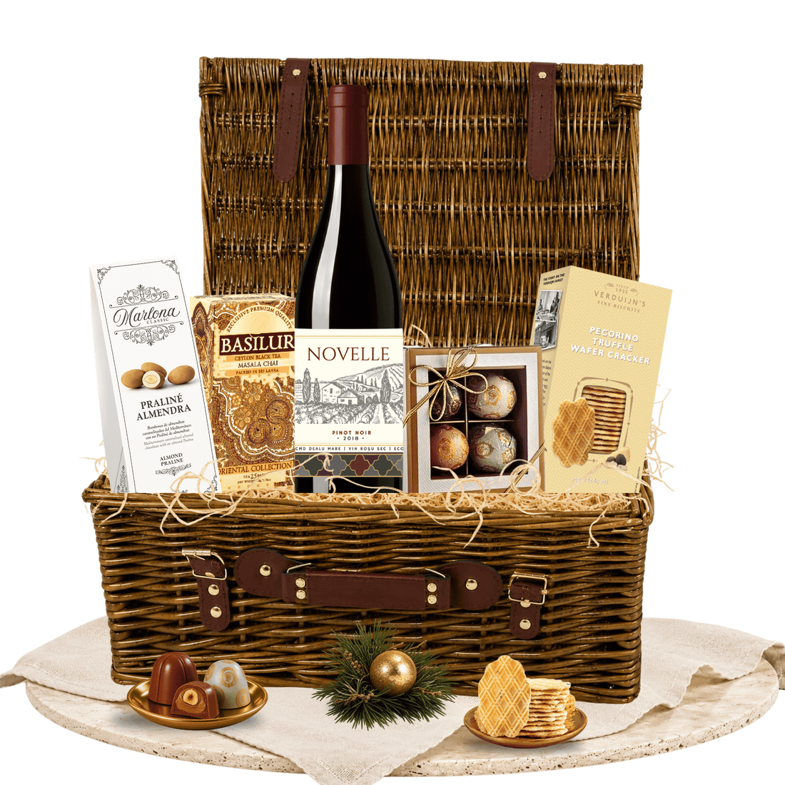 Coș cadou de Crăciun Dar de Sărbătoare cu vin Novelle, ceai, praline și biscuiți premium