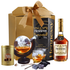 Globetrotter’s Hennessy VS Gift Set cu coniac Hennessy VS, decantor globe și praline Laurence într-o cutie premium
