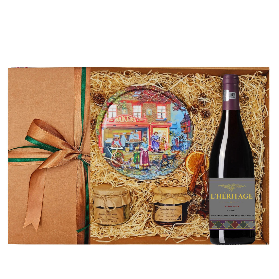 Set Natural Delights &amp; Elegance cu vin roșu Pinot Noir, ceai montan, dulceață de coacăze fără zahăr și fursecuri fine
