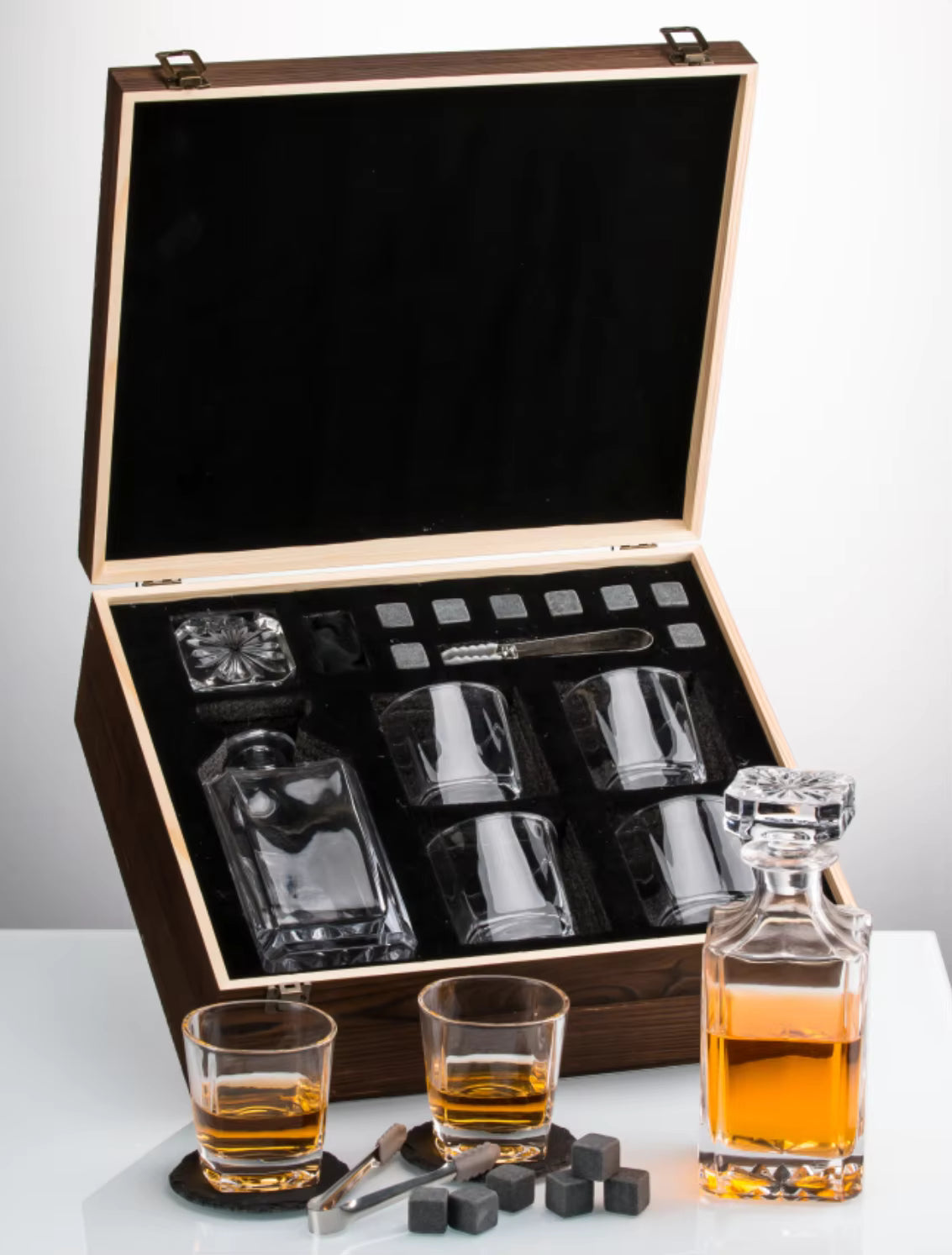 Set cadou whisky cu decantor, 4 pahare și cutie elegantă din lemn