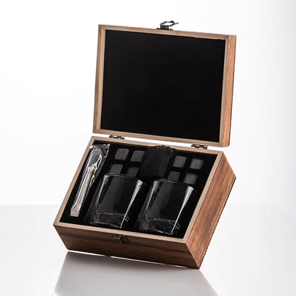 cadou barbati ce contine 2 pahare whisky intr-o cutie de lemn premium