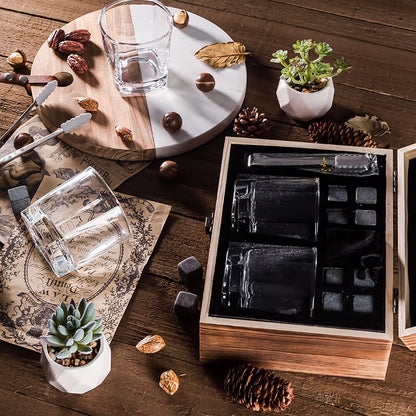 cadou barbati ce contine 2 pahare whisky intr-o cutie de lemn premium